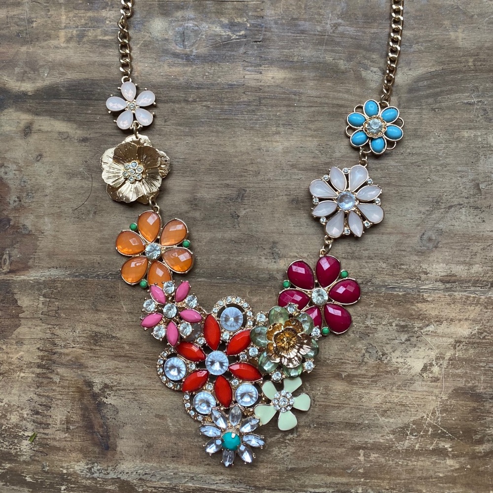 Flower jewel necklace